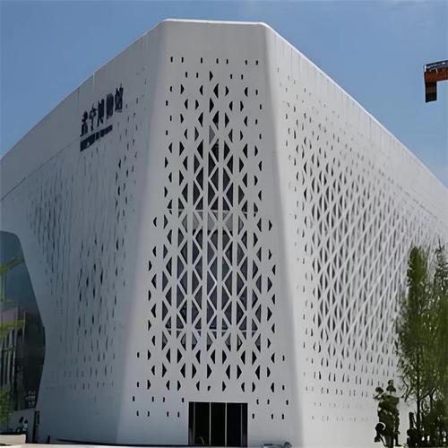 尺幕墙铝板与铝板加工 从材料到成品的工艺全解析